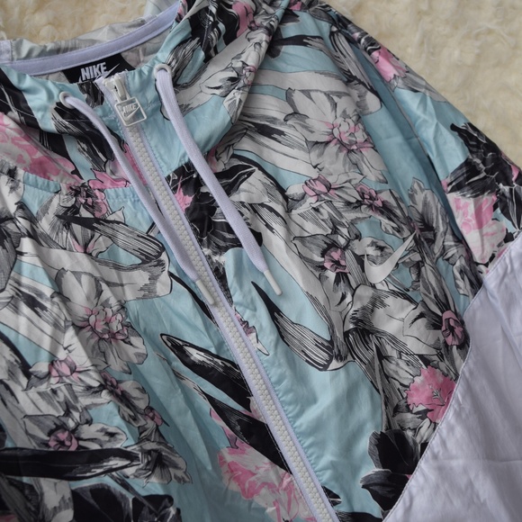 Nike Windrunner Cropped Windbreaker White/Floral - Picture 1 of 4